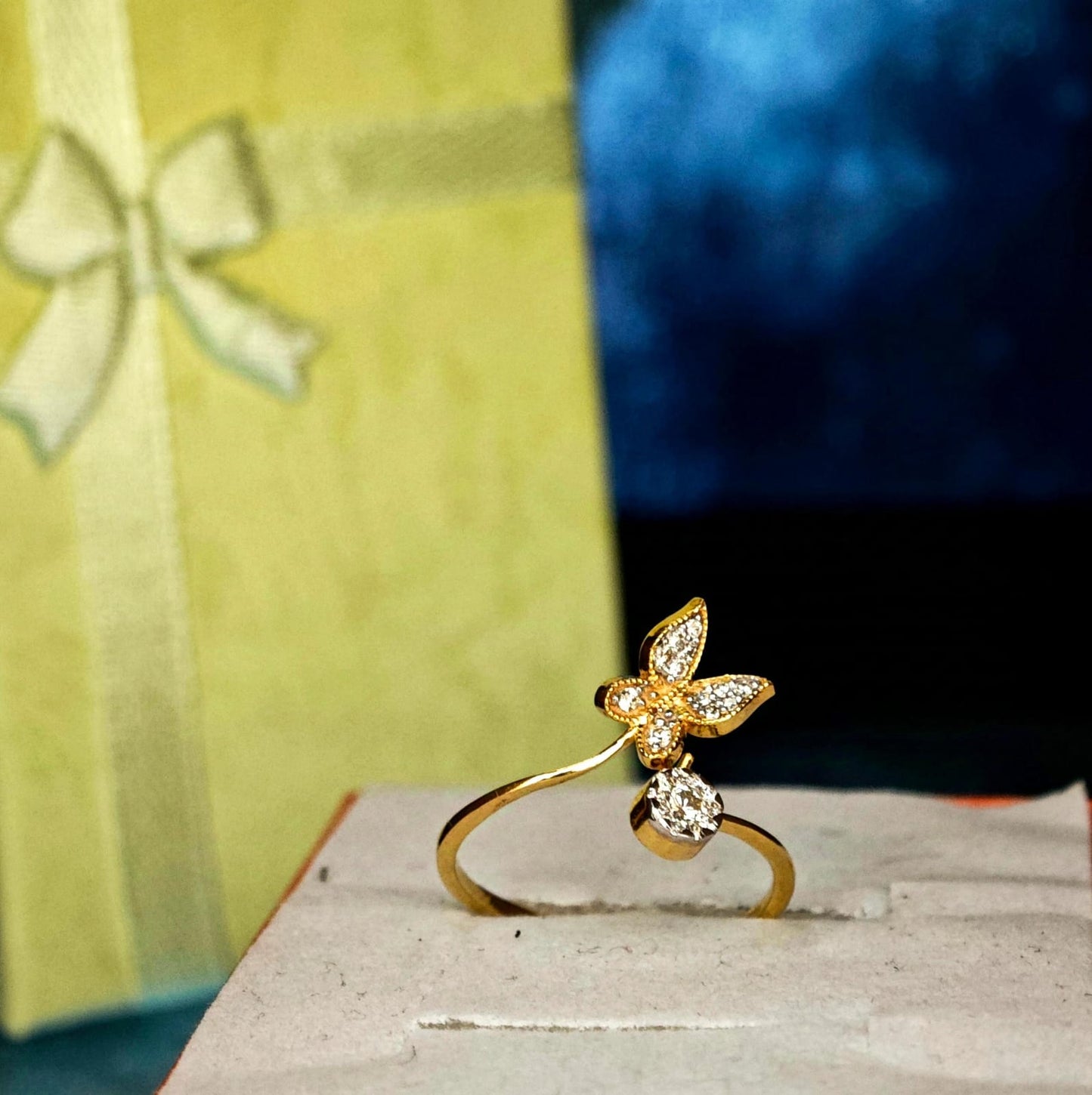 18K DIAMOND RING