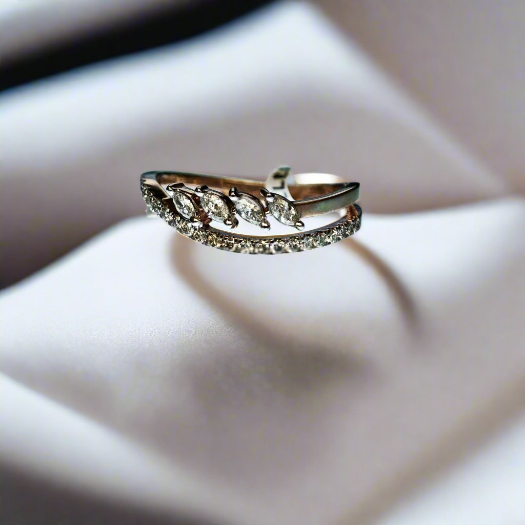 18K DIAMOND RING