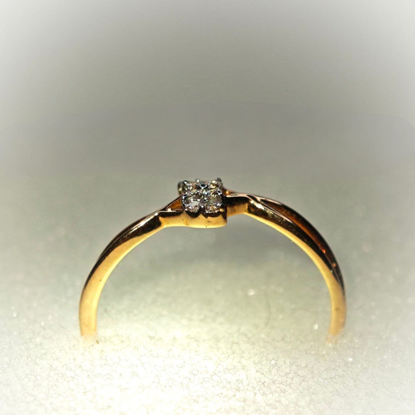 18K DIAMOND RING