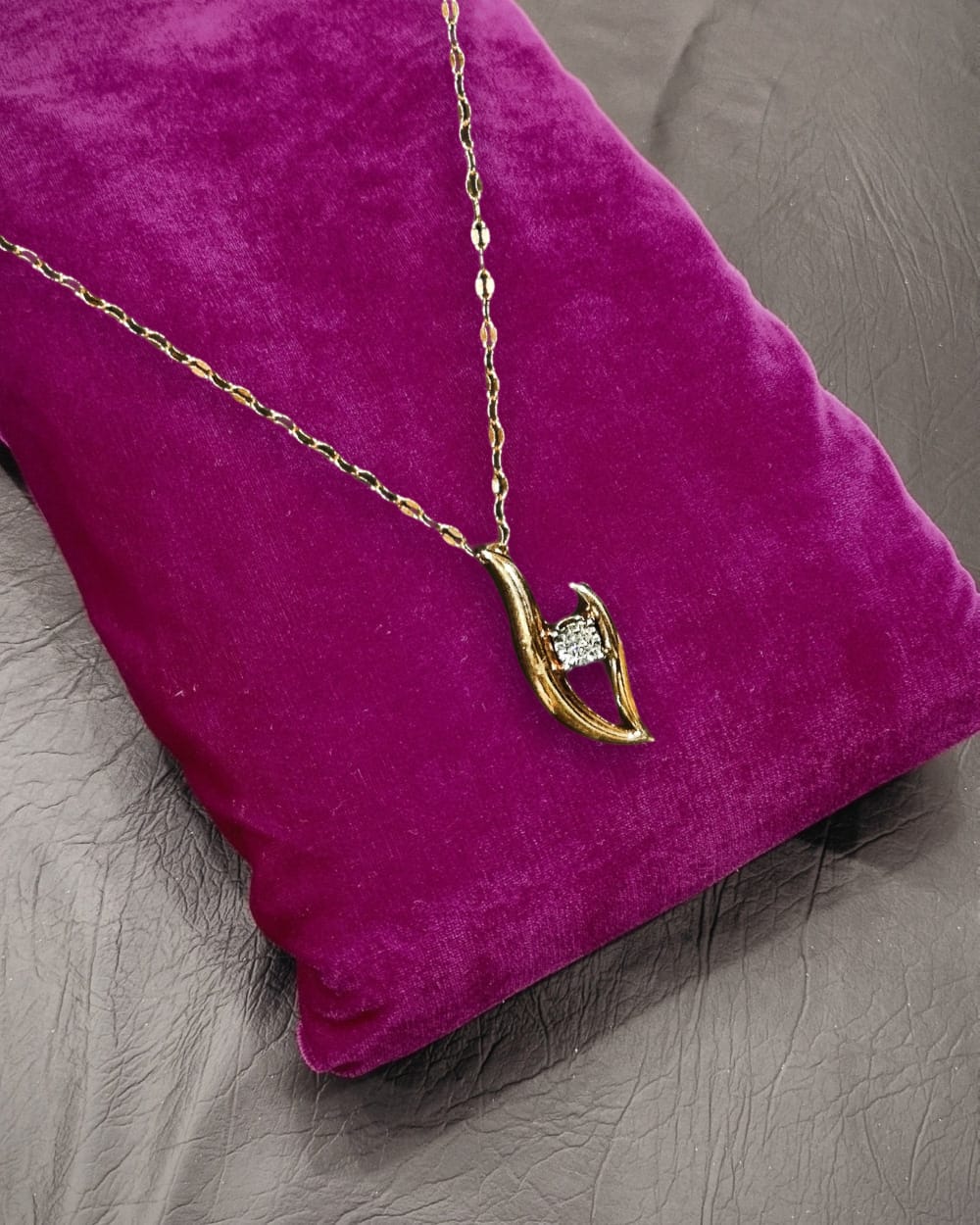 DIAMOND PENDANT AND CHAIN