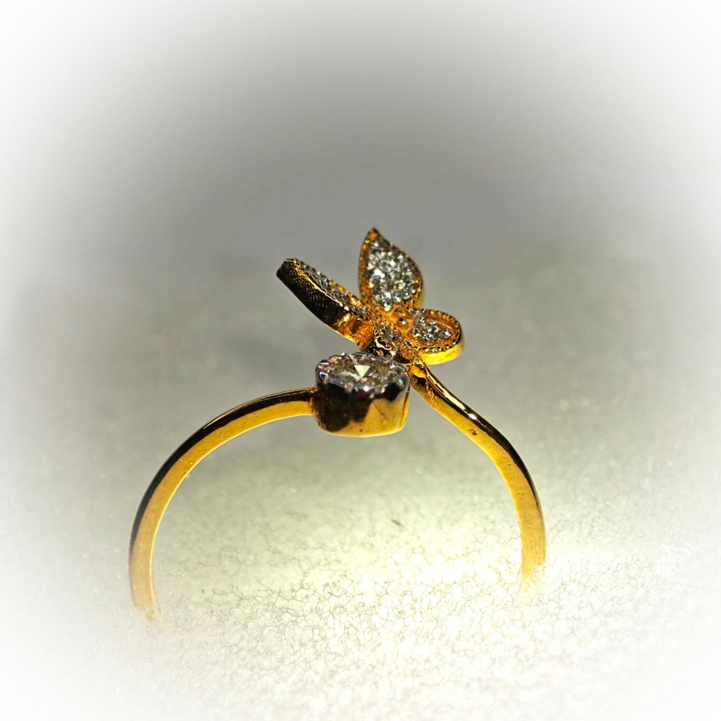 18K DIAMOND RING