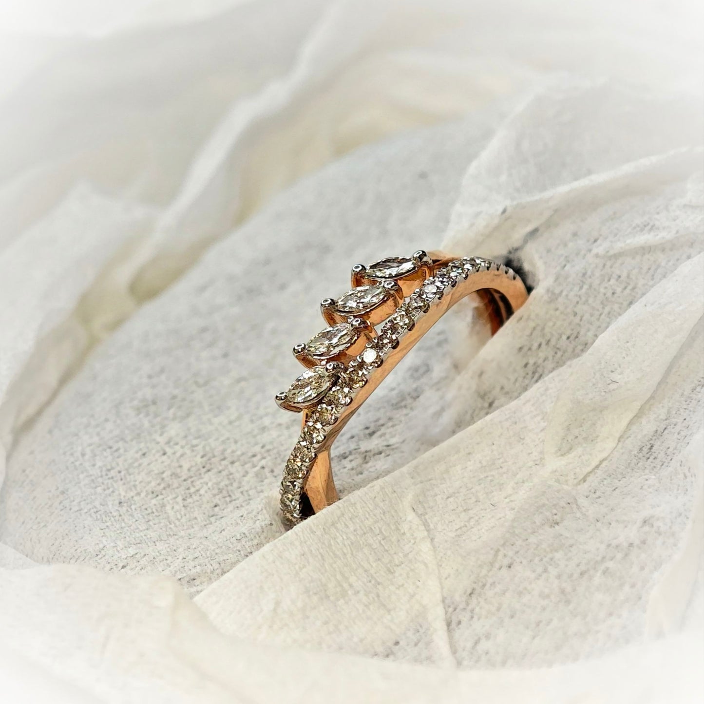 18K DIAMOND RING