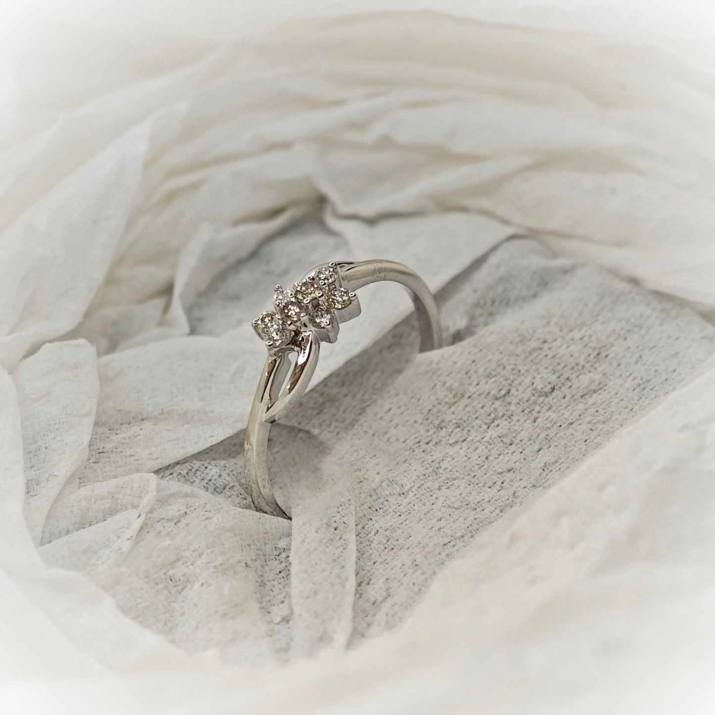 18K DIAMOND RING