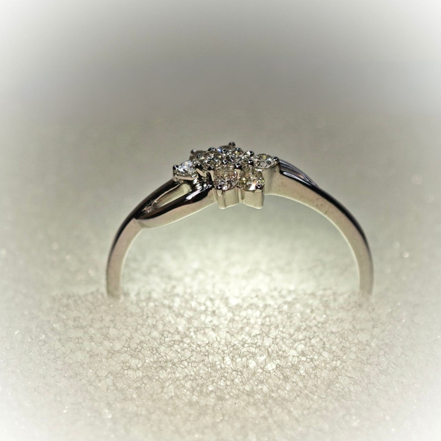 18K DIAMOND RING