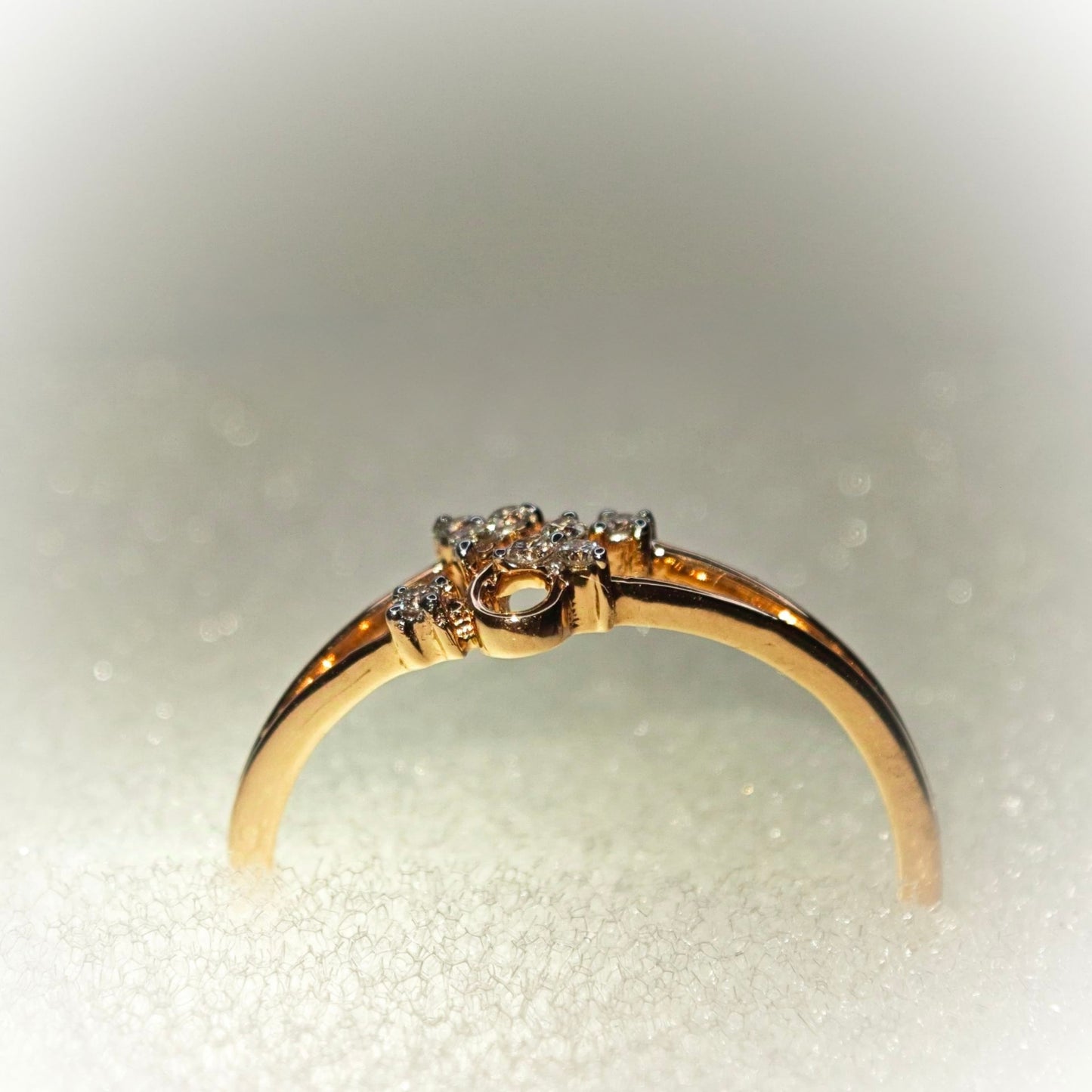 18K DIAMOND RING