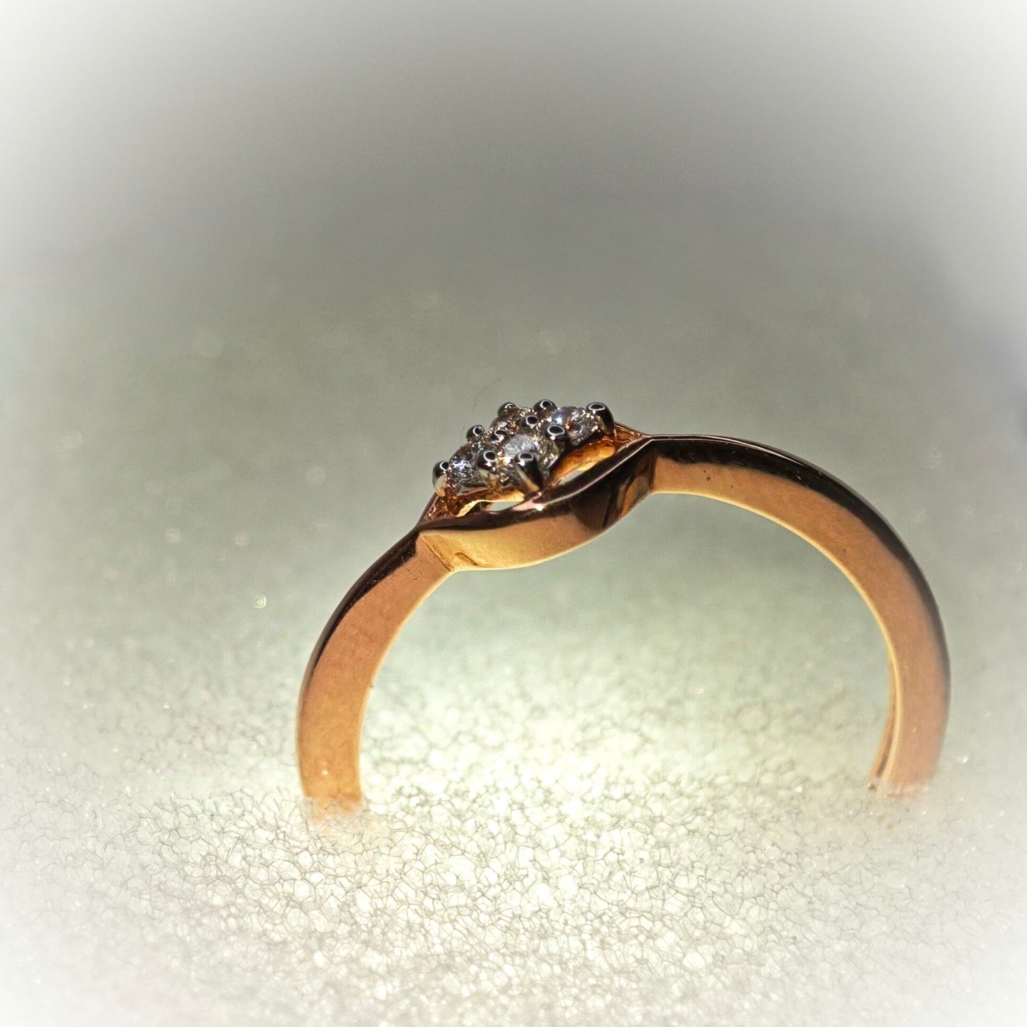 18K DIAMOND RING