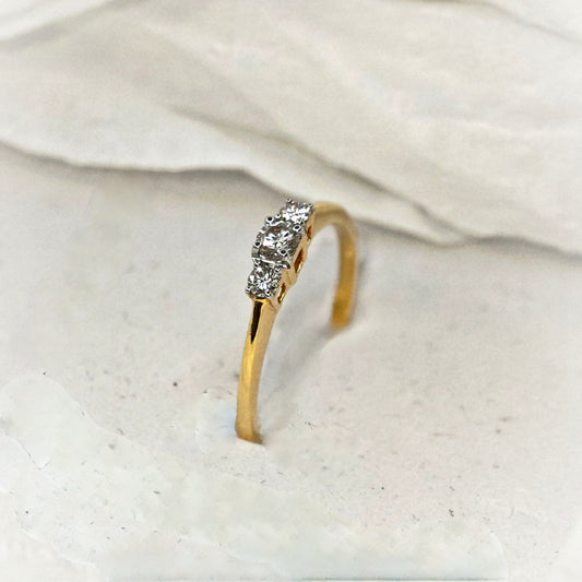 18K DIAMOND RING