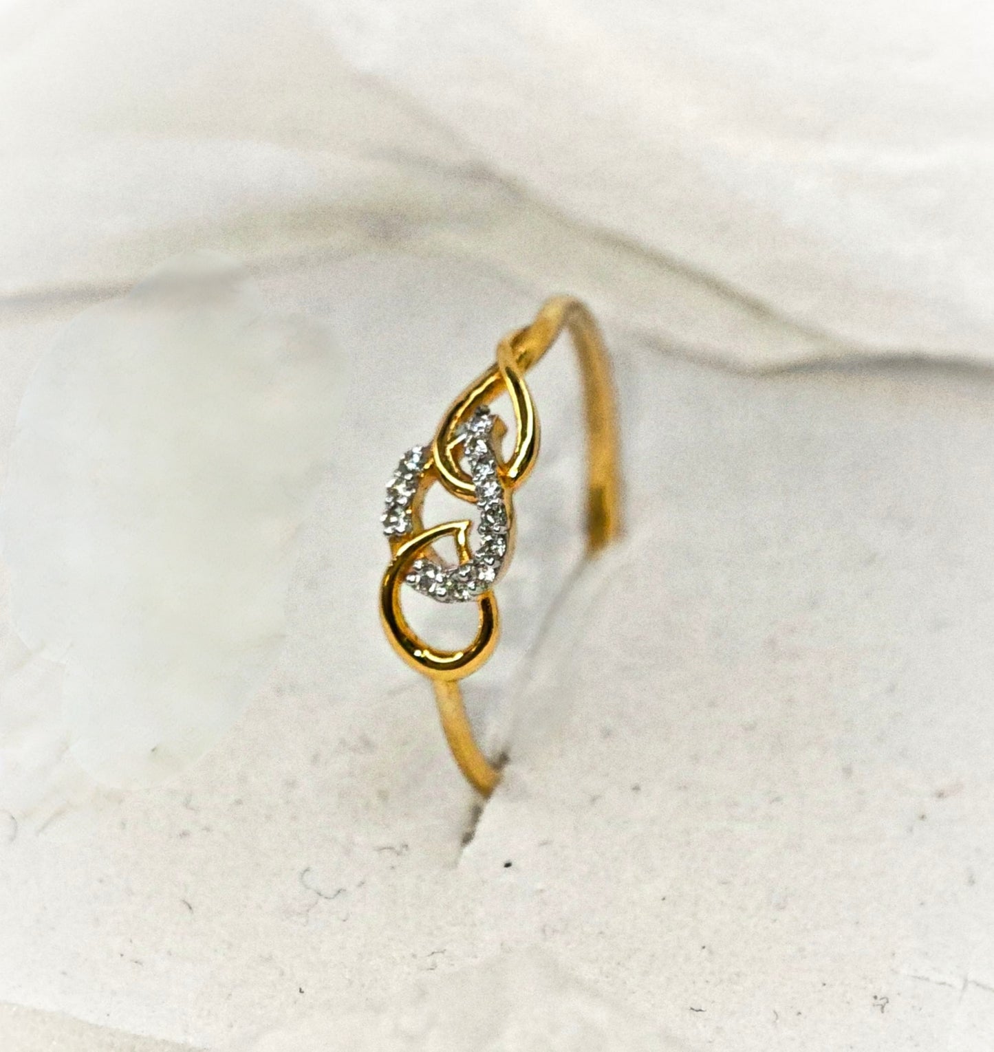 18K DIAMOND RING