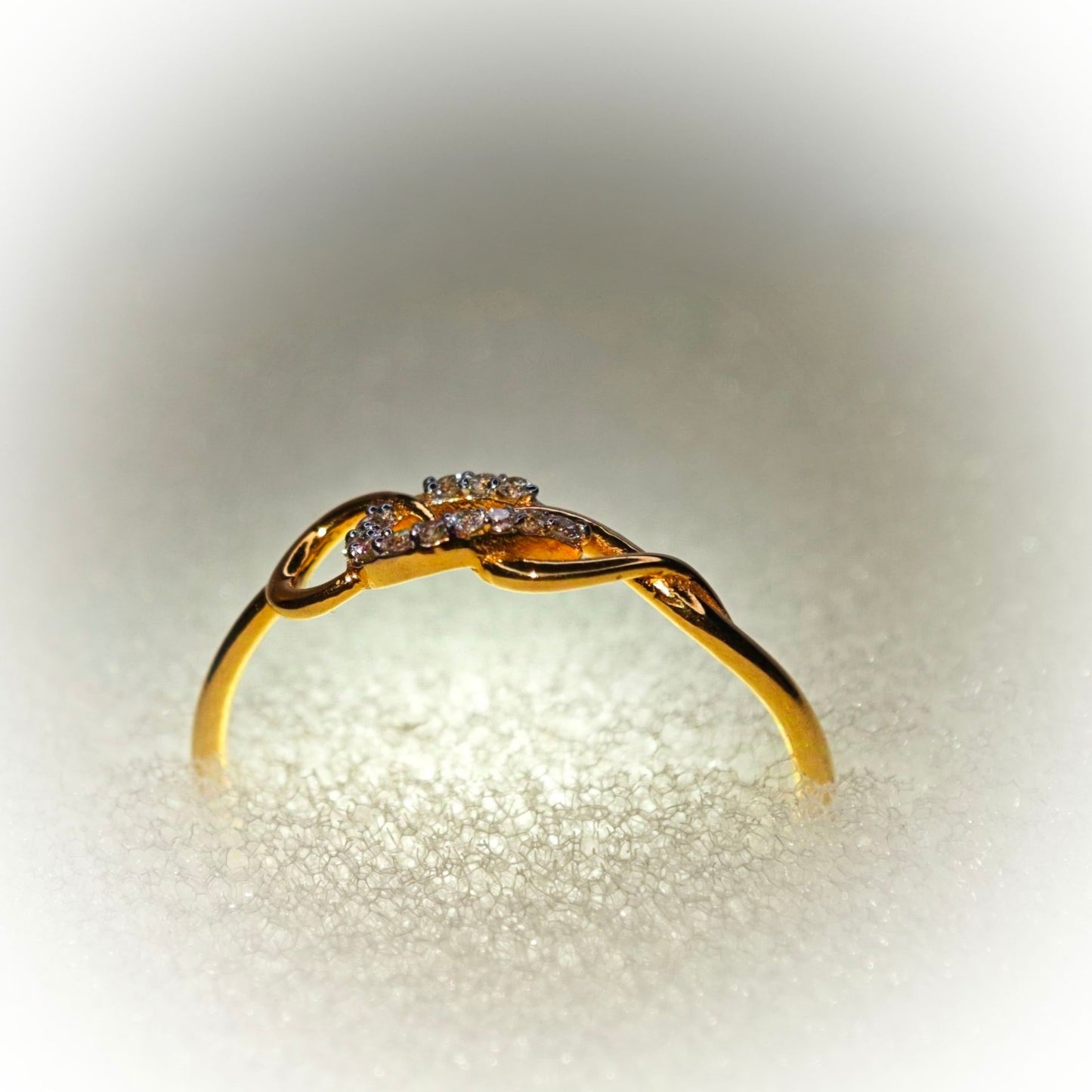 18K DIAMOND RING