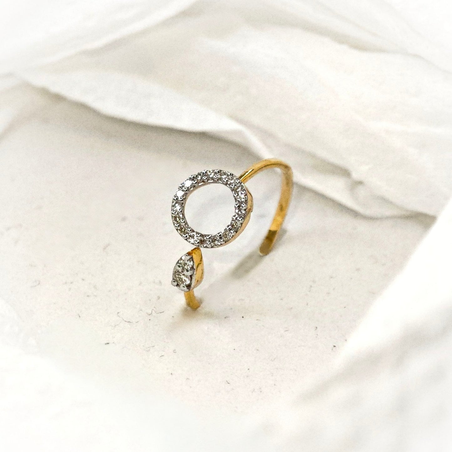 18K DIAMOND RING