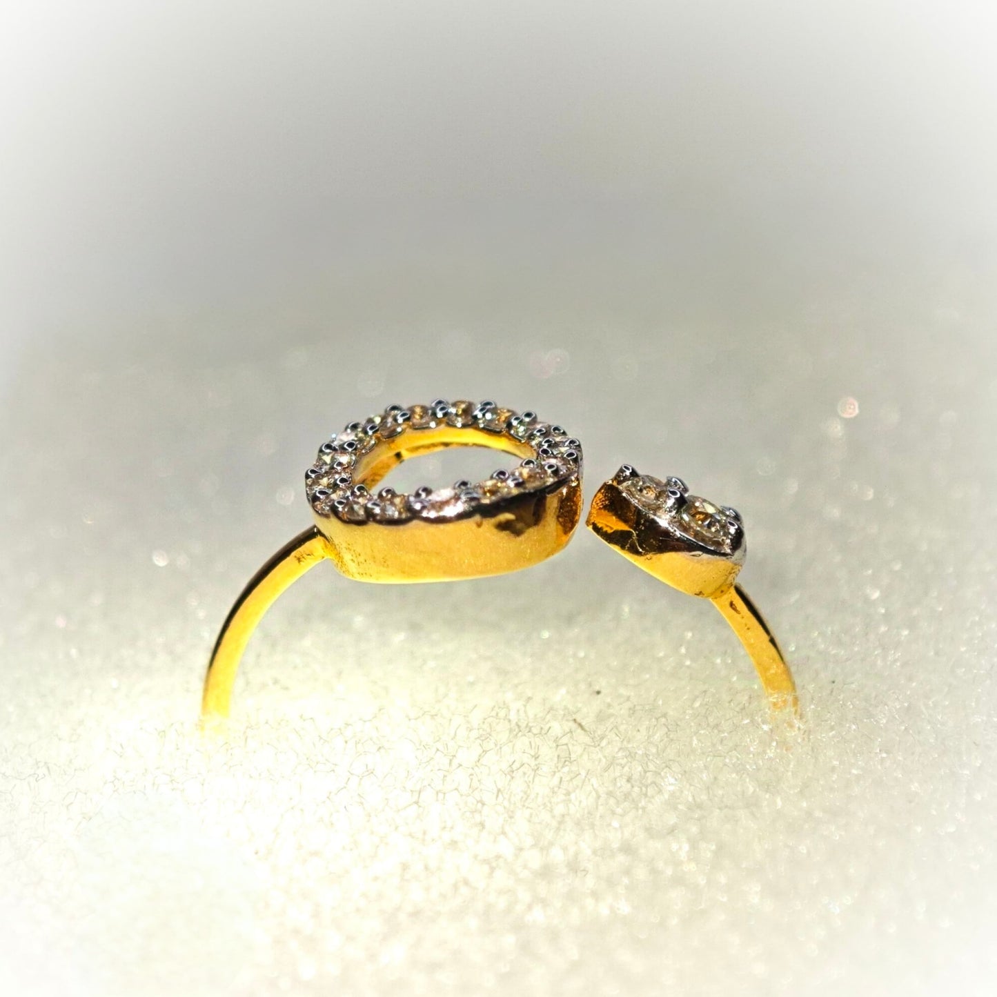 18K DIAMOND RING