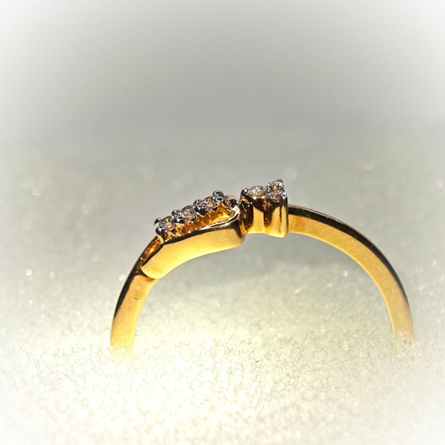 18K DIAMOND RING