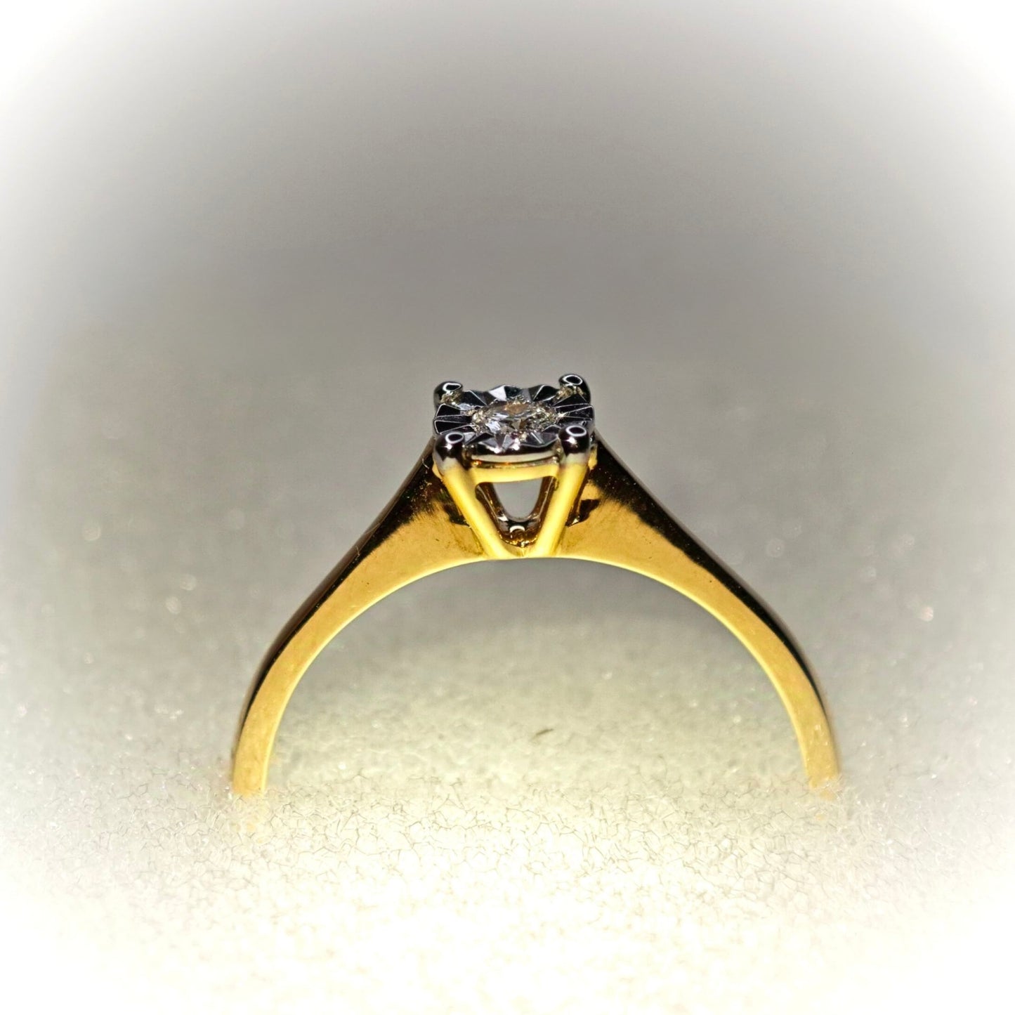 18K DIAMOND RING