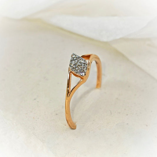 18K DIAMOND RING