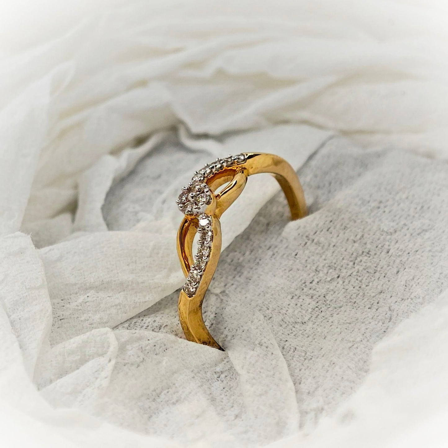 18K DIAMOND RING