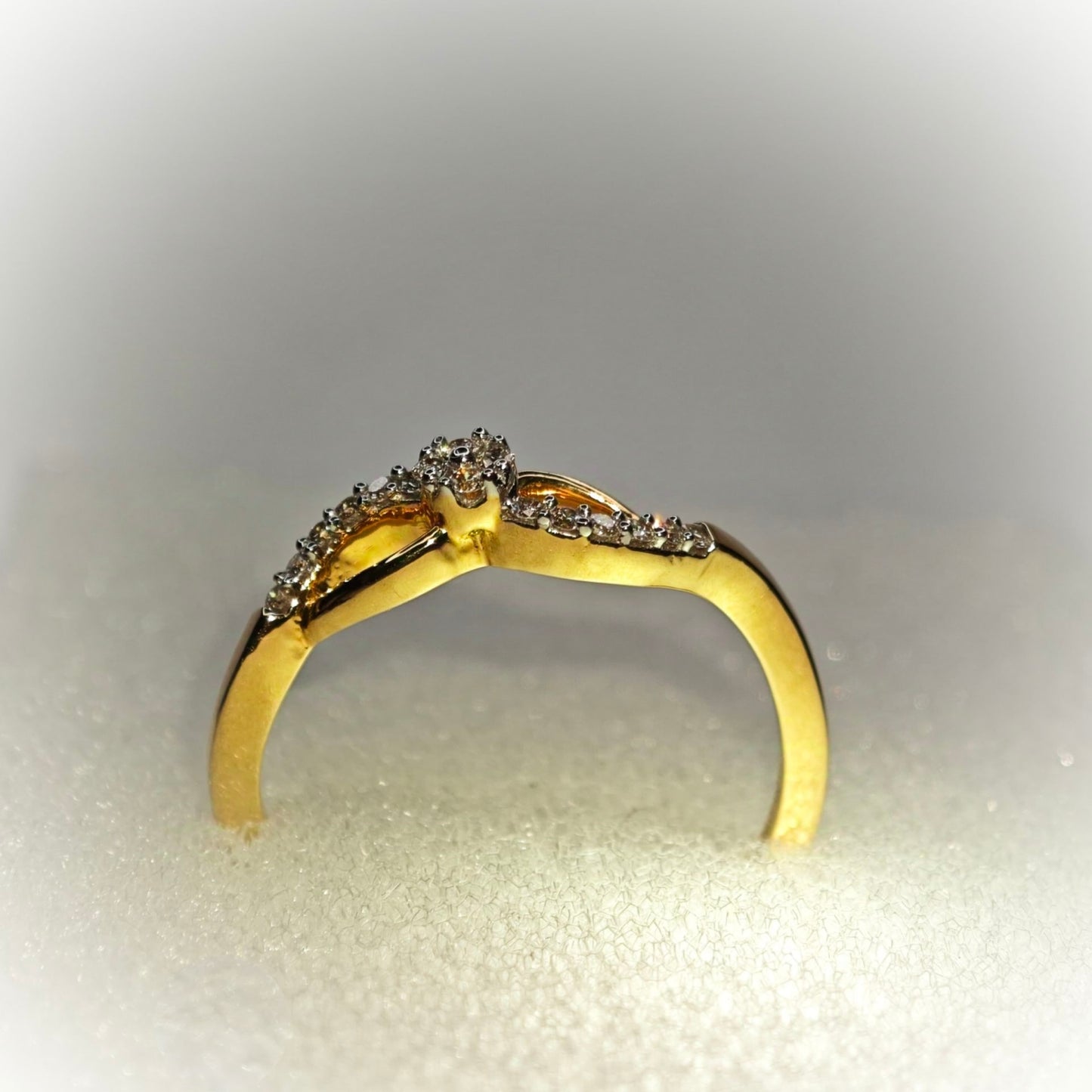 18K DIAMOND RING