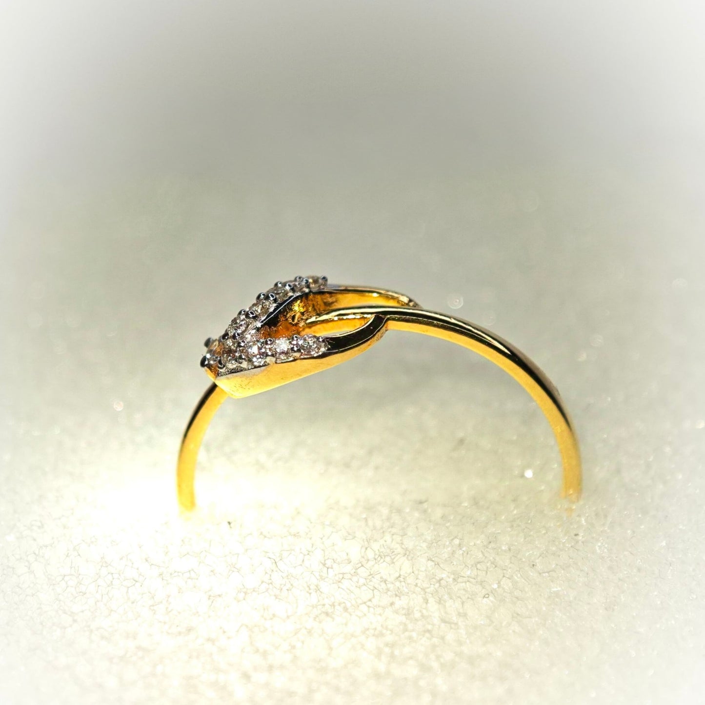 18K DIAMOND RING