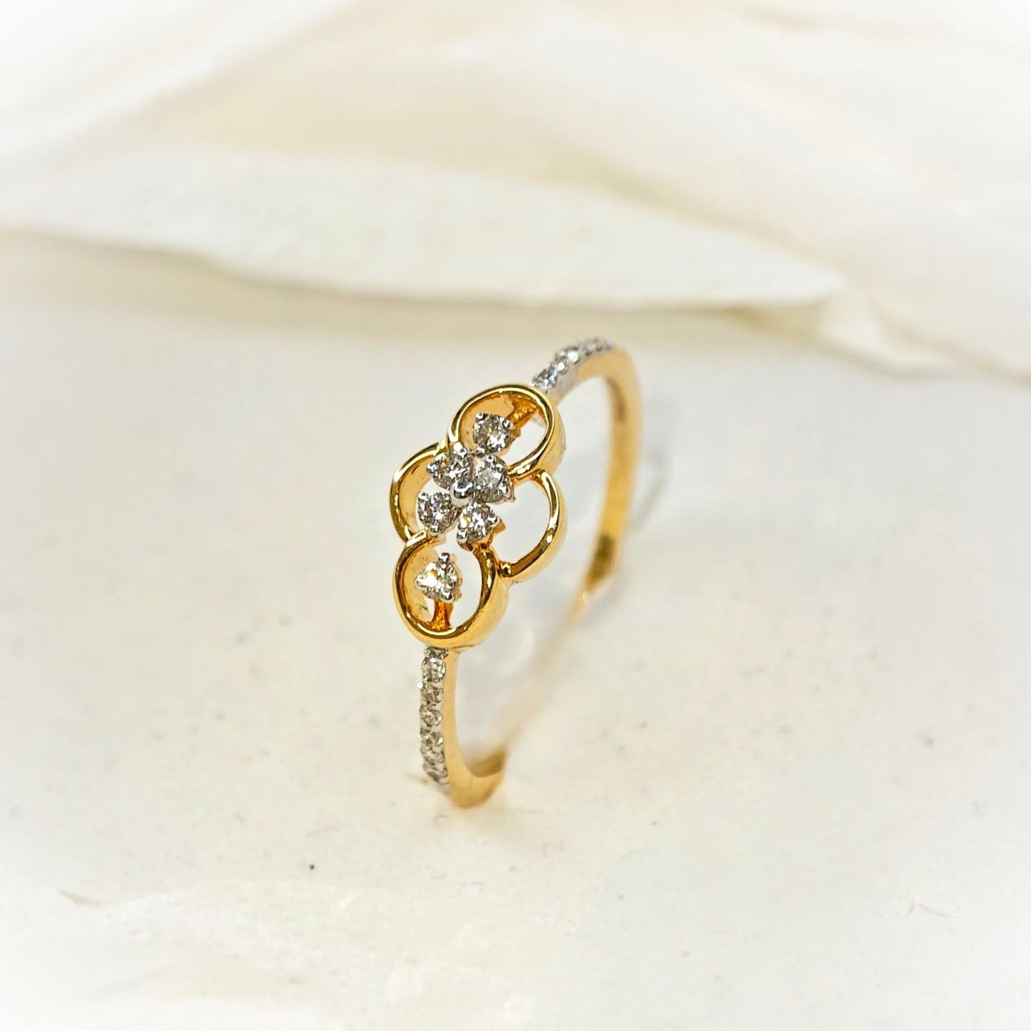 18K DIAMOND RING