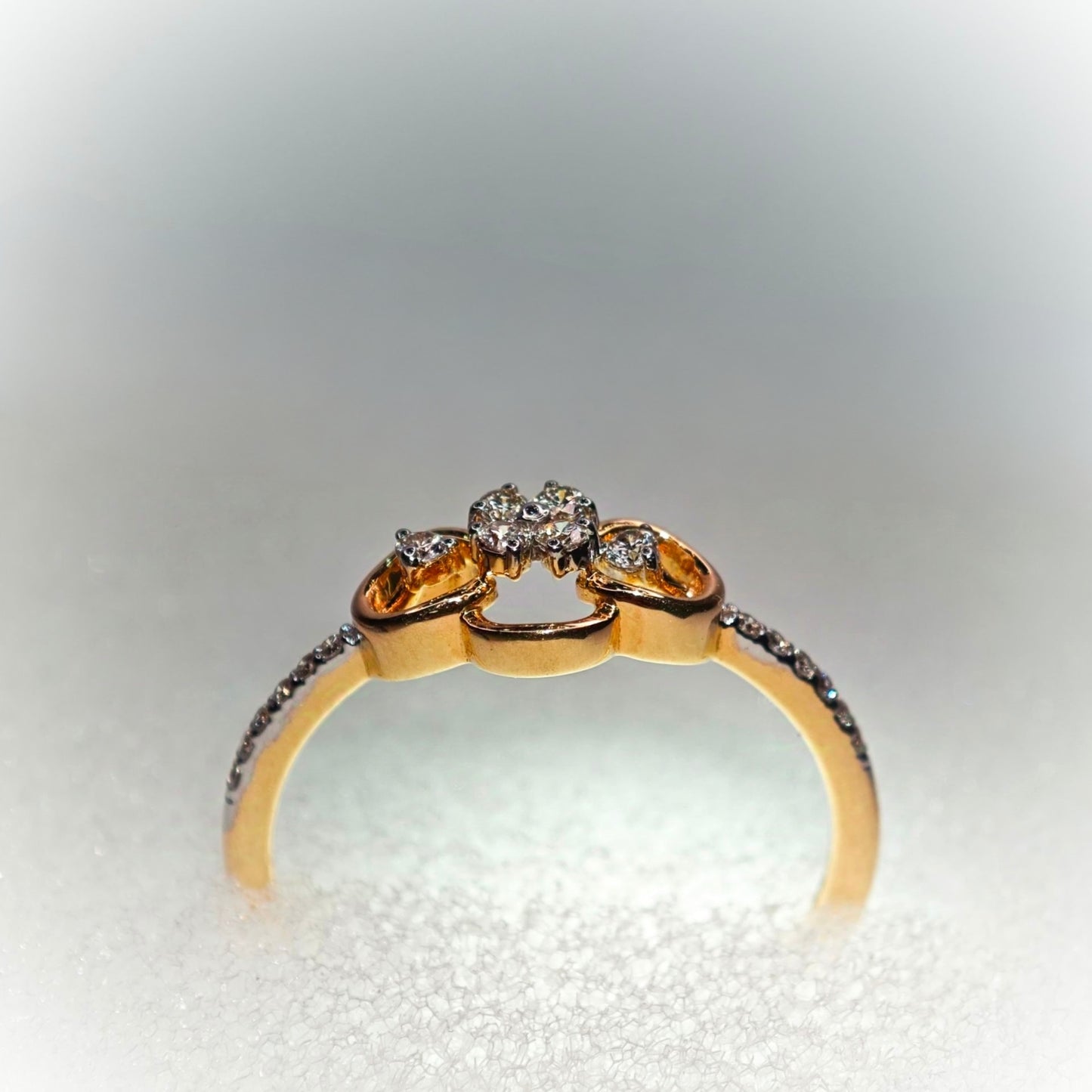 18K DIAMOND RING