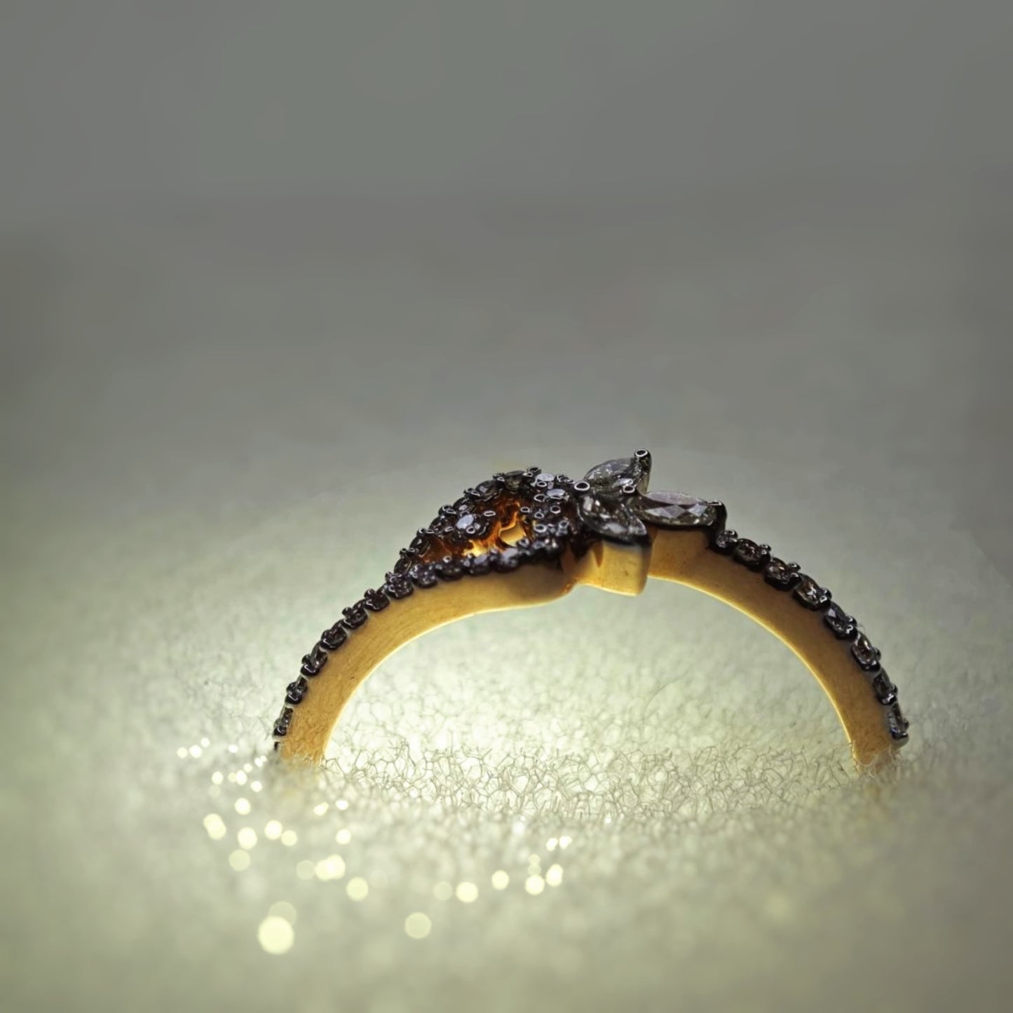 18K DIAMOND RING