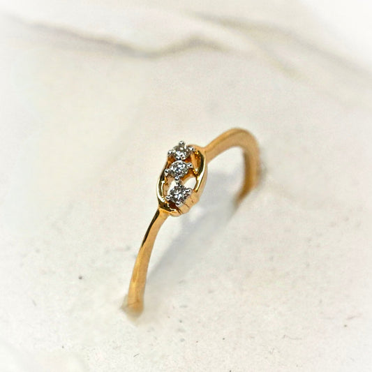 18K DIAMOND RING